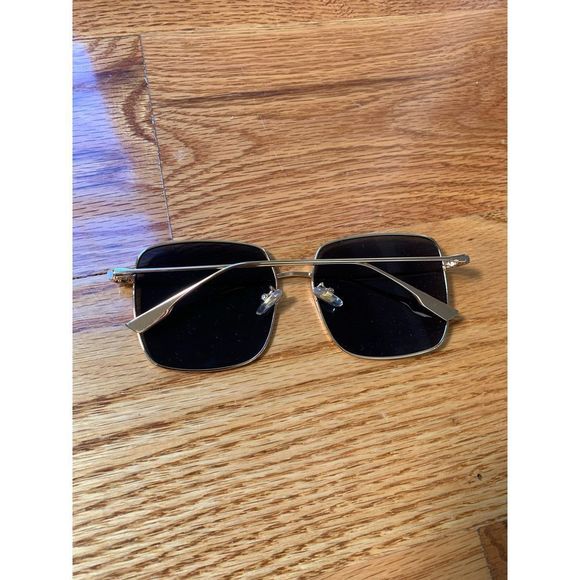 Retro Modern Oversized Square Sunglasses - Picture 2 of 2